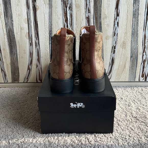 COACH Levy Bootie In Signature Canvas 9 B - Picture 2 of 6